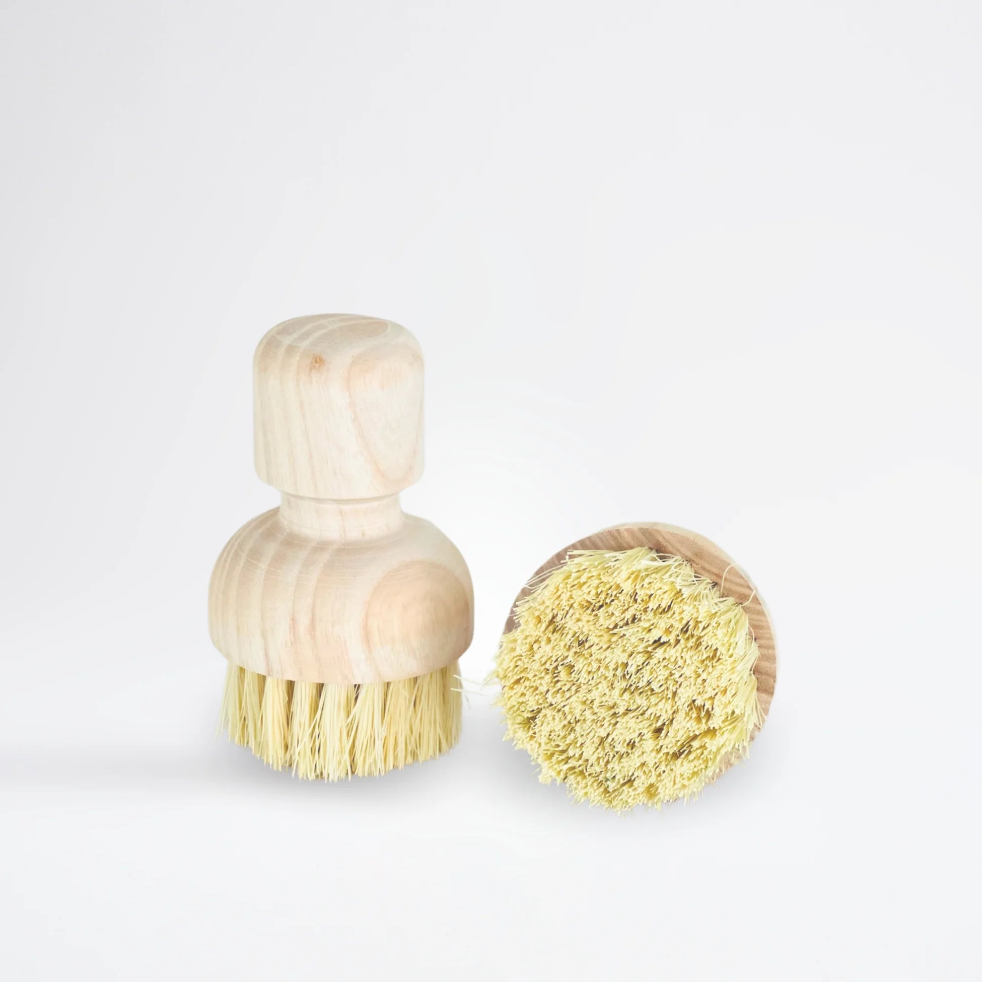 Lindos Naturals Ahşap Bulaşık Fırçası – Ergonomik ahşap saplı, tampiko otu kıllı, doğa dostu ve geri dönüştürülebilir bulaşık fırçası