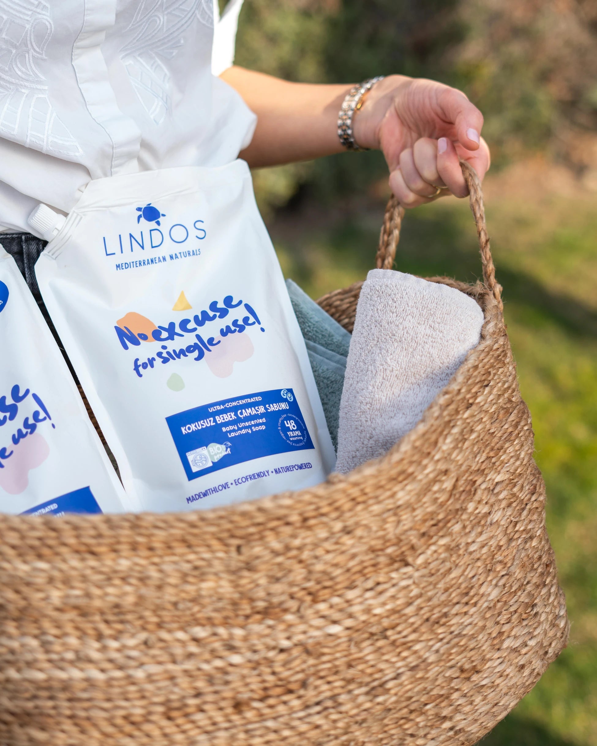 Lindos Naturals Ekonomik Aile Boy Çamaşır Seti – Büyük aile kullanımı için kokusuz ve gül-itır kokulu doğal çamaşır deterjanı ve leke çıkarıcı seti